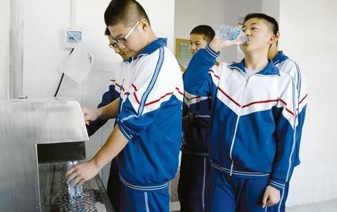 新疆溫熱直飲水機走進學校，不再害怕孩子被燙傷